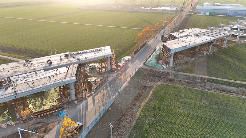 1709628024709.jpg 冲刺开门红:沈卢高速沈遂段上跨省道328大桥奋战正当时 (2).jpg